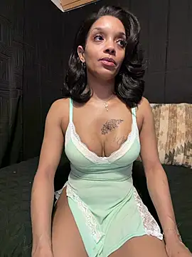 Snapshot of Rakiyahcharms chatting on April 23, 2026, 6:36 am Rakiyahcharms online show from April 23, 2026, 6:36 am