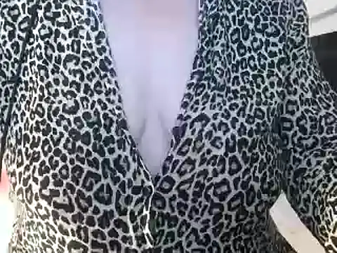 Snapshot of heidi60 chatting on March 22, 2025, 8:51 am heidi60 online show from March 22, 2025, 8:51 am