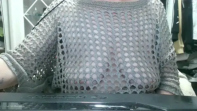 Snapshot of heidi60 chatting on November 1, 2025, 5:04 pm heidi60 online show from November 1, 2025, 5:04 pm