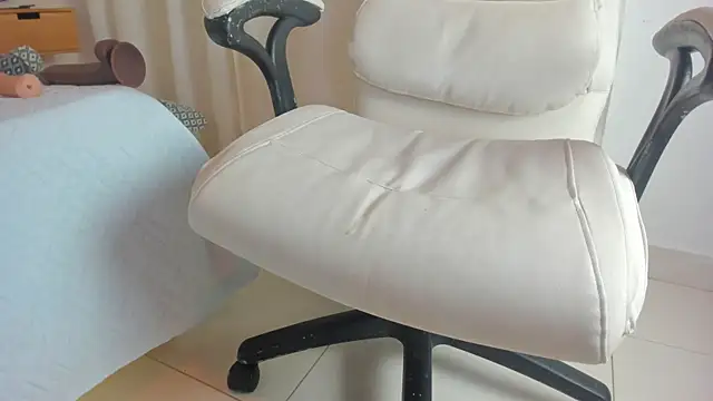 Snapshot of cristinapuerta_ chatting on December 1, 2025, 3:06 pm cristinapuerta online show from December 1, 2025, 3:06 pm