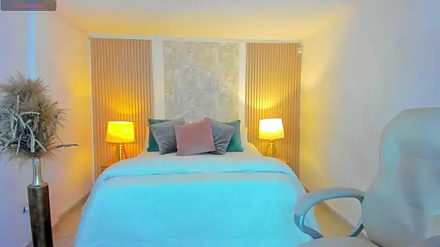 Sarah Stone  online show from March 9, 2026, 8:24 pm