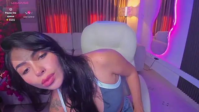 Sarah Stone  online show from April 21, 2026, 8:12 pm