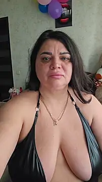 littleRikka online show from April 9, 2026, 6:19 am