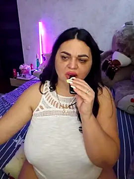 littleRikka online show from April 18, 2026, 6:23 pm