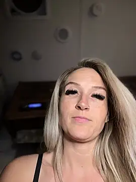 Snapshot of _Rapunzel_ chatting on February 28, 2025, 8:39 pm Rapunzel online show from February 28, 2025, 8:39 pm