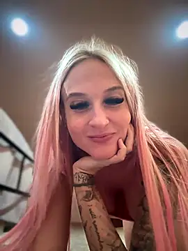 Snapshot of _Rapunzel_ chatting on October 8, 2025, 5:27 am Rapunzel online show from October 8, 2025, 5:27 am