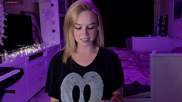 Snapshot of MaryDreaminess chatting on March 6, 2025, 6:48 pm MaryDreaminess online show from March 6, 2025, 6:48 pm