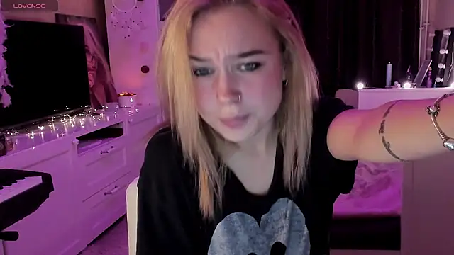 Snapshot of MaryDreaminess chatting on March 22, 2025, 4:47 pm MaryDreaminess online show from March 22, 2025, 4:47 pm