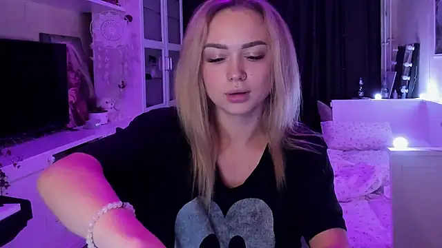 Snapshot of MaryDreaminess chatting on October 5, 2025, 9:45 pm MaryDreaminess online show from October 5, 2025, 9:45 pm