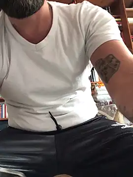 Snapshot of fuckerplayer1 chatting on March 6, 2026, 9:39 am fuckerplayer1 online show from March 6, 2026, 9:39 am