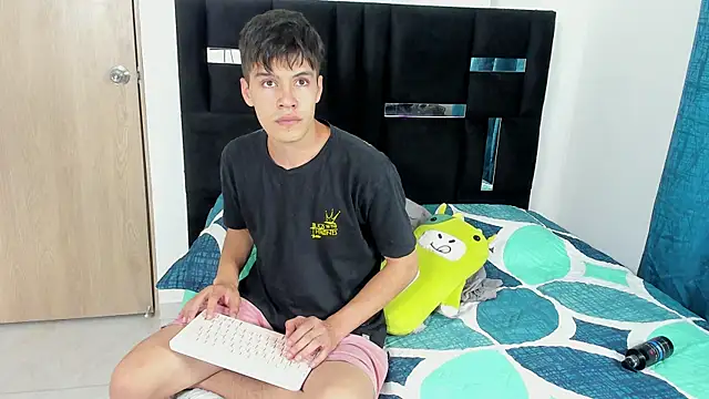 Dimitrixxx   online show from September 26, 2025, 10:25 pm