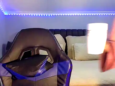 Snapshot of BOOTYBANGER24xx chatting on October 11, 2025, 2:44 am BOOTYBANGER24xx online show from October 11, 2025, 2:44 am