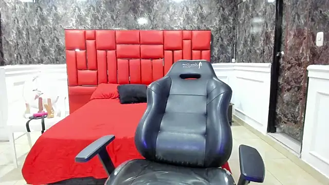 Snapshot of Imyourdirtymilf chatting on November 4, 2025, 8:19 pm Imyourdirtymilf online show from November 4, 2025, 8:19 pm