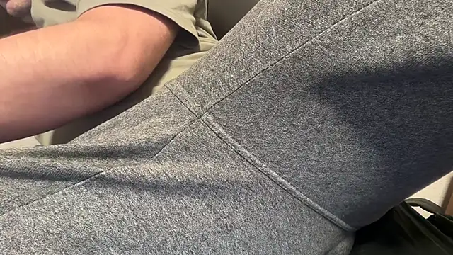 Thom422 online show from November 19, 2025, 4:07 pm