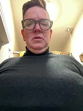 lucyslegs online show from March 25, 2026, 6:25 pm