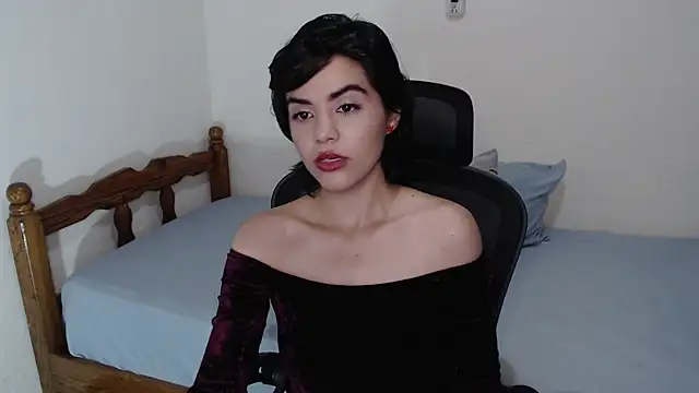 Snapshot of mia_collins_x chatting on July 10, 2026, 1:32 am mia collins x online show from July 10, 2026, 1:32 am