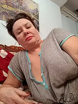  lady red  online show from February 4, 2025, 3:22 am