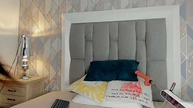 Princsgirl  online show from February 6, 2026, 6:22 pm