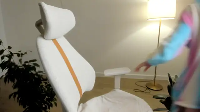 Snapshot of Pokemeboy chatting on November 28, 2025, 6:32 pm Pokemeboy online show from November 28, 2025, 6:32 pm