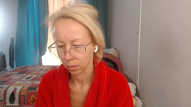 LuxuryNika online show from September 15, 2025, 7:52 am