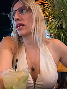 Gatitacarlita online show from December 20, 2024, 11:58 pm