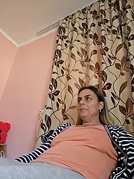 IsabelleCraft online show from March 6, 2025, 12:52 pm