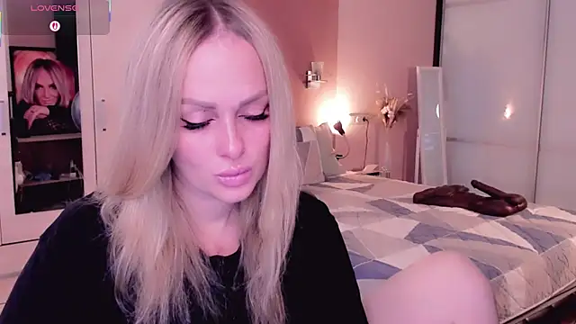 Snapshot of Libby_Nora chatting on October 6, 2025, 9:18 am Libby Nora online show from October 6, 2025, 9:18 am