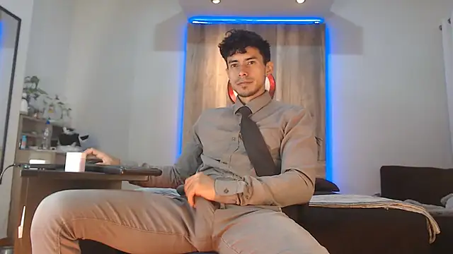 Andrew 4  online show from October 23, 2025, 3:17 am