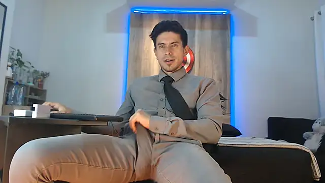 Andrew 4  online show from November 23, 2025, 8:03 am