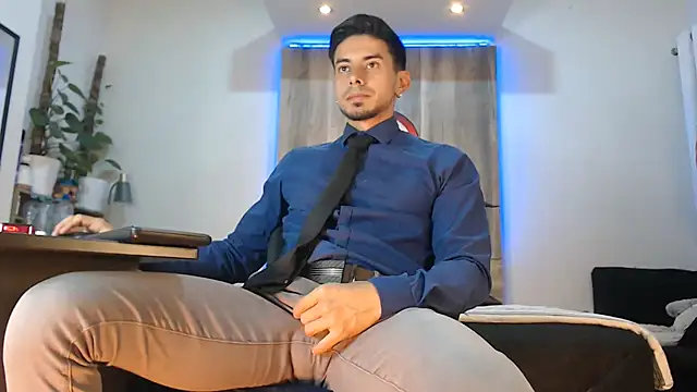 Andrew 4  online show from April 26, 2026, 7:28 am