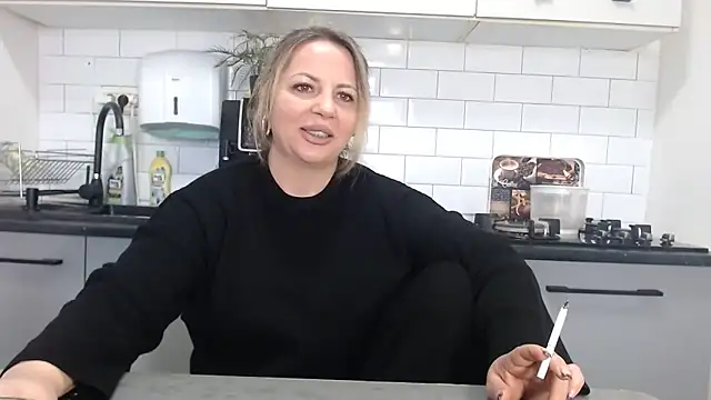 erikaerika online show from December 18, 2024, 8:09 am
