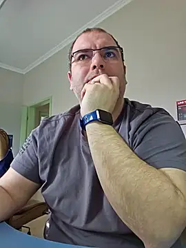 Snapshot of Andrew1900529 chatting on February 14, 2025, 9:45 am Andrew1900529 online show from February 14, 2025, 9:45 am