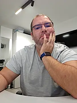 Snapshot of Andrew1900529 chatting on October 11, 2025, 8:51 pm Andrew1900529 online show from October 11, 2025, 8:51 pm