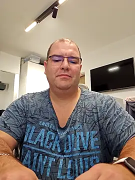 Snapshot of Andrew1900529 chatting on October 26, 2025, 7:20 pm Andrew1900529 online show from October 26, 2025, 7:20 pm