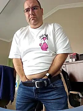 Andrew1900529 online show from December 3, 2025, 9:29 am