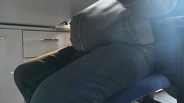 Snapshot of NylonHype chatting on January 7, 2025, 2:51 pm NylonHype online show from January 7, 2025, 2:51 pm