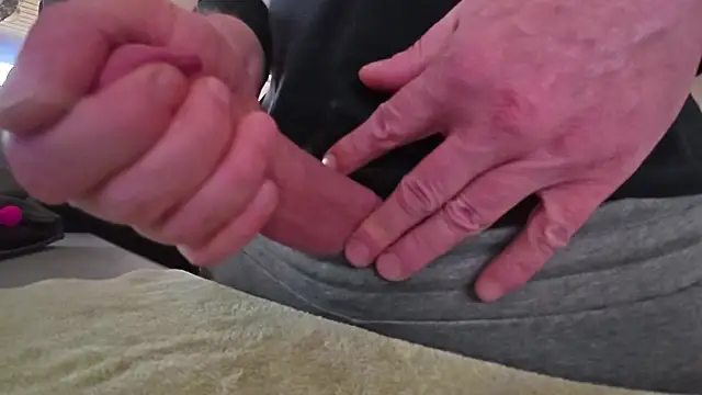 Snapshot of NylonHype chatting on March 1, 2025, 12:34 pm NylonHype online show from March 1, 2025, 12:34 pm