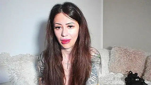 Snapshot of BrianaDiamondXXX chatting on July 8, 2026, 5:01 am BrianaDiamondXXX online show from July 8, 2026, 5:01 am