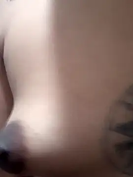 LUNAdeMARTE online show from December 4, 2025, 9:56 pm