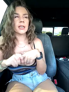 MaggyMayI online show from November 25, 2025, 5:02 pm