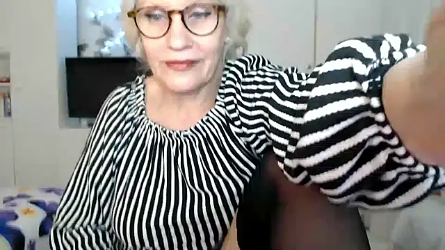 Ghertrude52 online show from March 7, 2025, 7:52 am