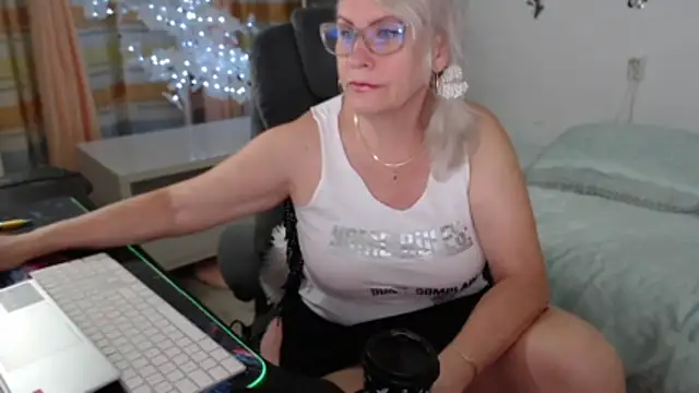 Snapshot of Ghertrude52 chatting on June 16, 2026, 4:26 am Ghertrude52 online show from June 16, 2026, 4:26 am