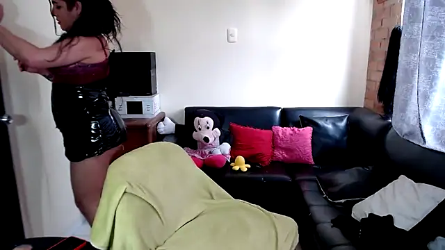 Sashaferrari2000 online show from March 5, 2025, 6:01 pm