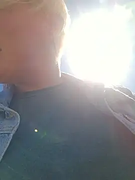 PinkTheHawk online show from November 5, 2025, 3:17 am