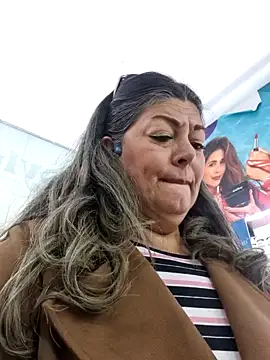 Snapshot of emma_tour chatting on December 5, 2024, 4:34 pm emma tour online show from December 5, 2024, 4:34 pm