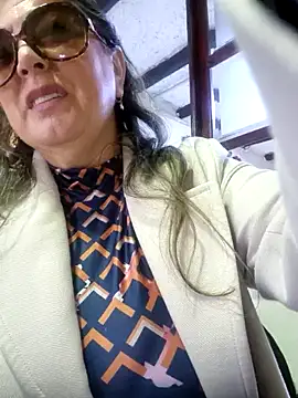 Snapshot of emma_tour chatting on December 11, 2024, 1:28 pm emma tour online show from December 11, 2024, 1:28 pm