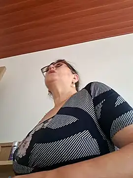 Snapshot of emma_tour chatting on December 23, 2024, 9:29 pm emma tour online show from December 23, 2024, 9:29 pm