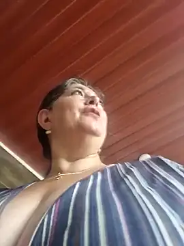 Snapshot of emma_tour chatting on January 1, 2025, 3:24 pm emma tour online show from January 1, 2025, 3:24 pm