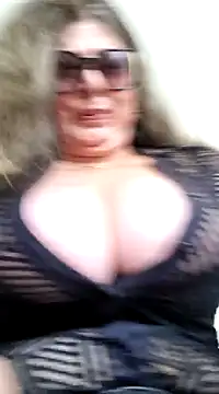 Snapshot of emma_tour chatting on January 13, 2025, 5:33 pm emma tour online show from January 13, 2025, 5:33 pm