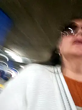 Snapshot of emma_tour chatting on February 9, 2025, 4:07 pm emma tour online show from February 9, 2025, 4:07 pm